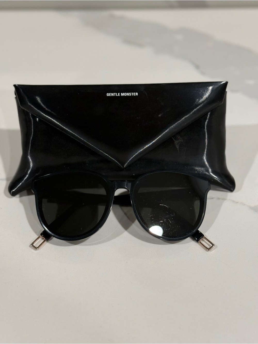 GENTLE MONSTER Black Peter Flatba Women’s Black Round Sunglasses with Black Case